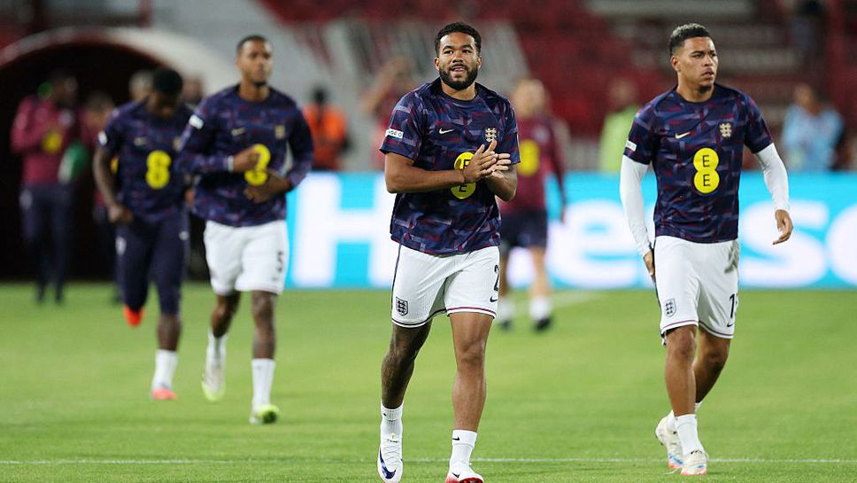 Англия и Уелс с жест към хората с деменция преди контролата по между им