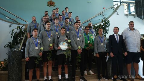 Посрещнаха като световни шампиони волейболните герои на България!