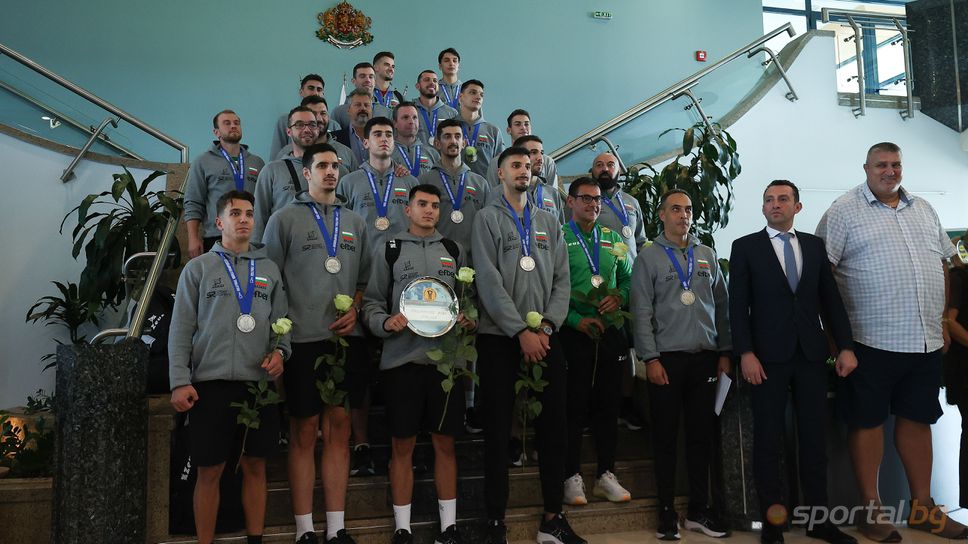 Посрещнаха като световни шампиони волейболните герои на България!