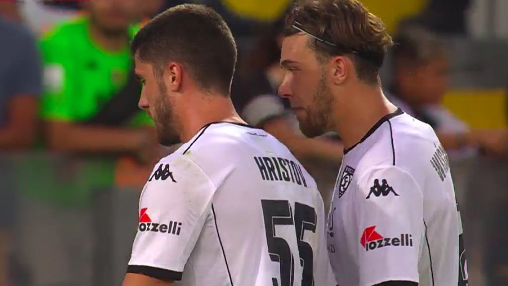 Червен картон на Петко Христов попречи на Специя за първа победа