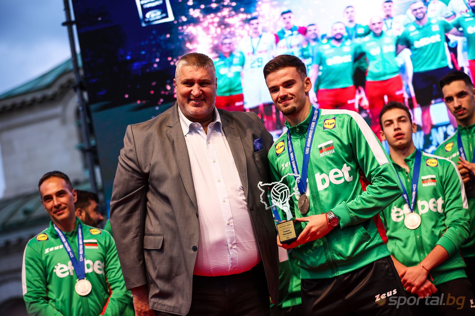 София посреща волейболните национали