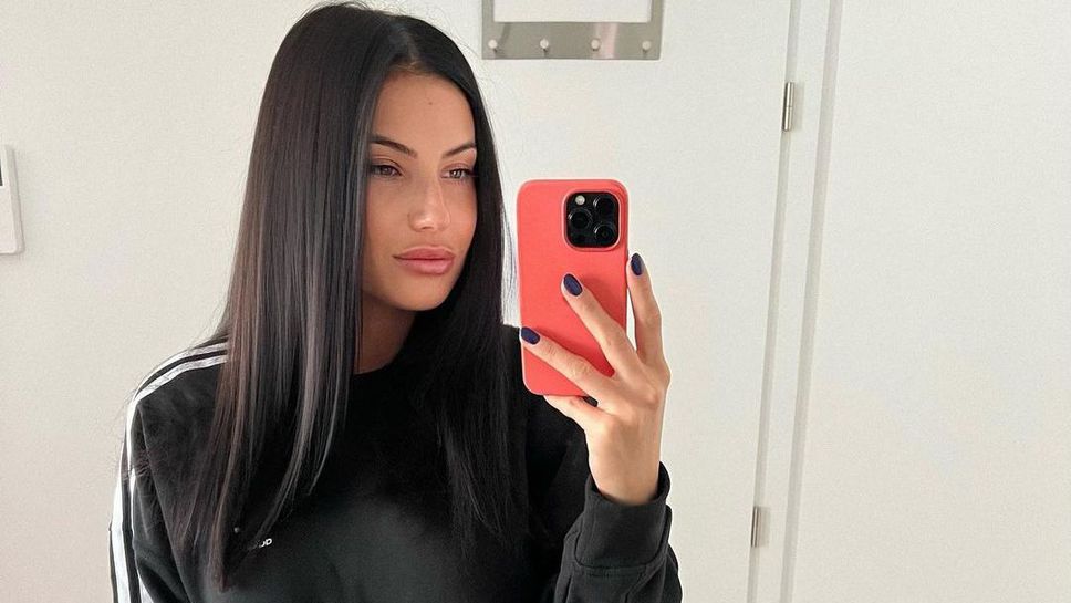 Словашки модел трупа лайкове с изваяното си тяло