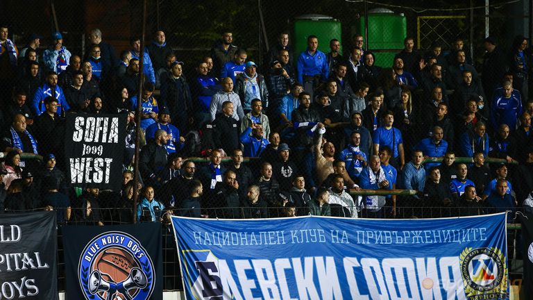 "Сините" фенове плътно зад отбора във Варна