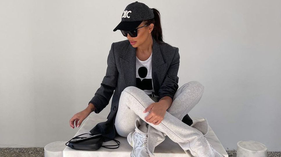 Николета Лозанова остана топлес в гореща фотосесия