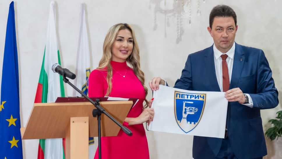 Покорителката на Еверест и Лхотце Силвия Аздреева стана почетен гражданин на Петрич