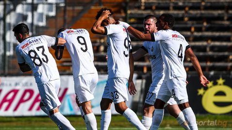  Френски защитник може да подпише със Славия 