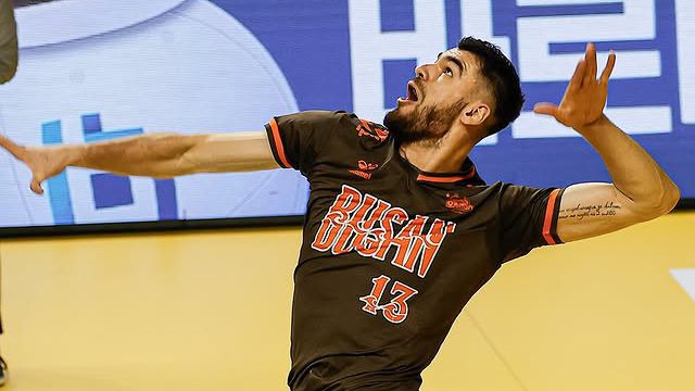 Националът Димитър Димитров и неговият ОК Сейвигс Бона Ръш КешOK