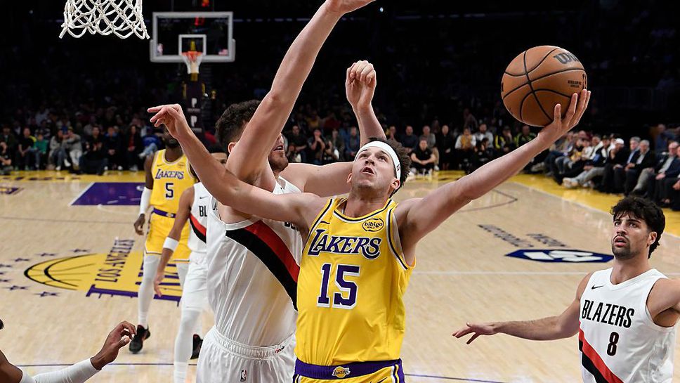 Остин Рийвс реализира кош в последната секунда за да донесе