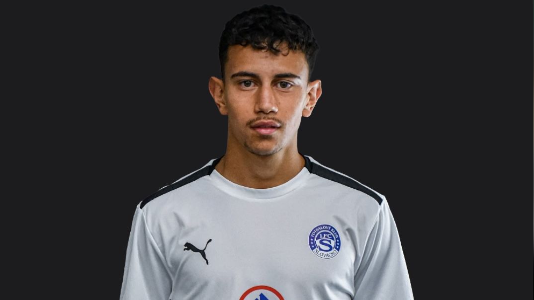 Българин пред подпис със Словачко