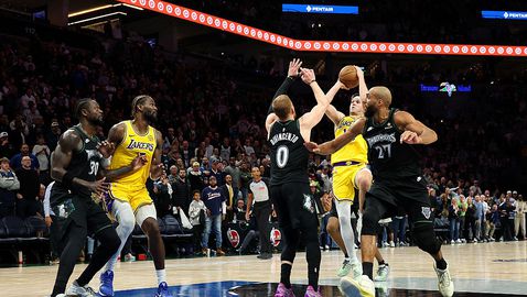 С кош в последната секунда Остин Рийвс донесе победата на Лейкърс над Минесота