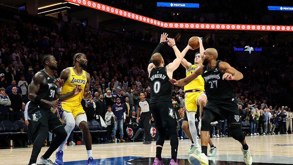 С кош в последната секунда Остин Рийвс донесе победата на Лейкърс над Минесота