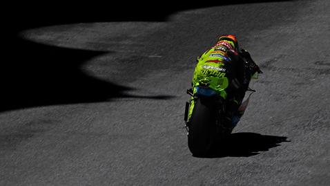 Пилотите от MotoGP се оплакаха от настилката на "Сепанг" след старта от Формула 1