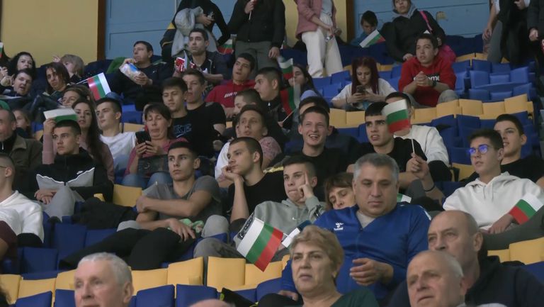 Пълна зала "Васил Левски" подкрепя Хебър в ключовия двубой срещу Халбанк