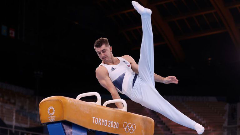 Олимпийски шампион в гимнастиката демонстира футболни умения