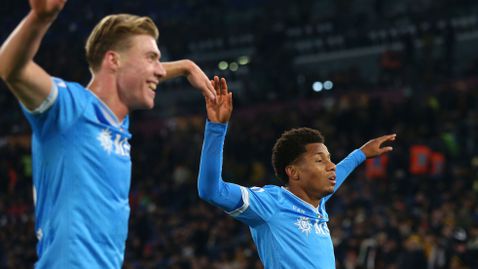 Наполи надхитри и изпревари Рома