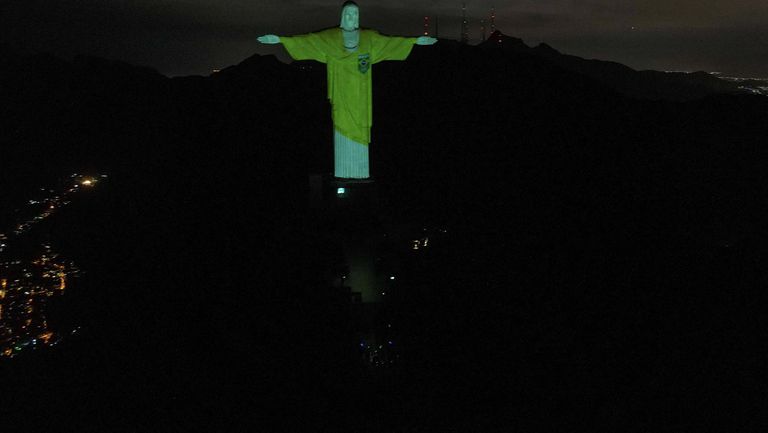 Смъртта на Пеле разтърси Бразилия и цялата нация скърби за