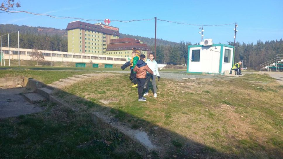 Деца на Берое изчистиха тренировъчния комплекс над стадиона