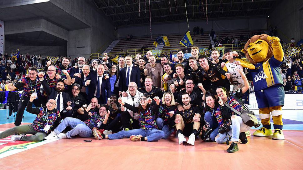 Радо Стойчев и Верона на исторически полуфинал за Купата на Италия