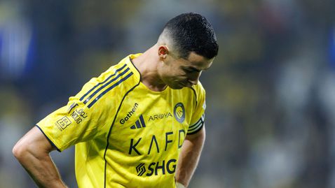 Кристиано започна да вкарва и с гръб, но беше спрян от бивш играч на Ливърпул