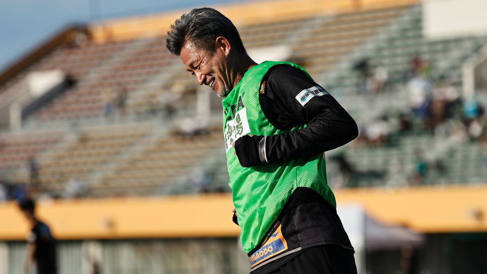 58 годишният бивш японски национал Казуйоши Миура ще продължи кариерата