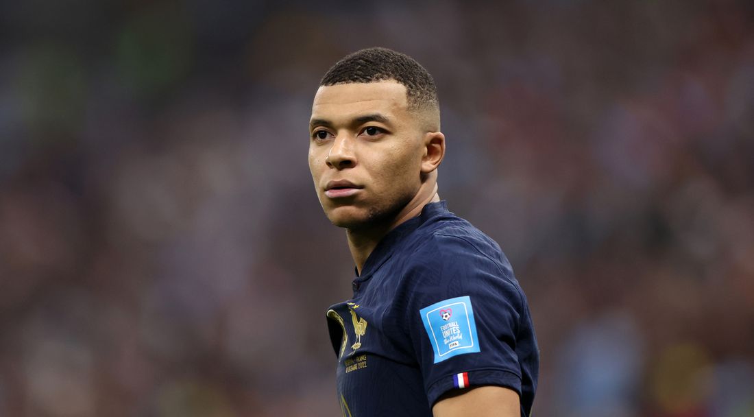 Наказаха тежко полицай заради бонус от Мбапе