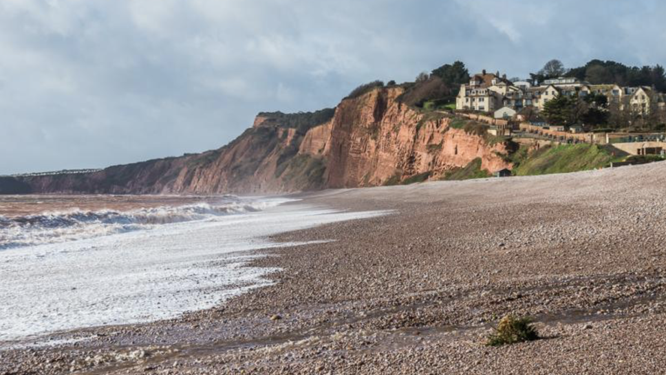 Двама мъже са в неизвестност след коледно плуване