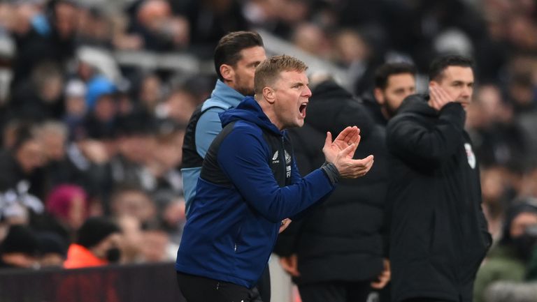  Нюкасъл спазари един централен бранител, само че през днешния ден договаря за още най-малко един 