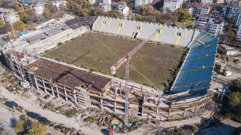 Строителните дейности по стадион Христо Ботев ще продължат стана ясно