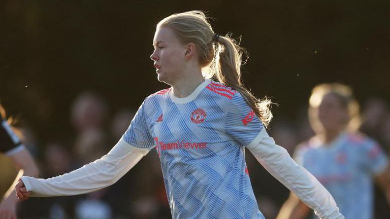  Дъщерята на Солскяер дебютира за женския тим на Манчестър Юнайтед 