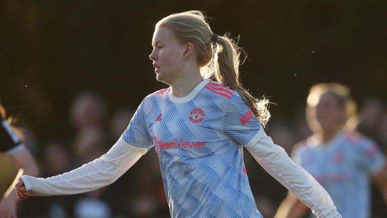 Дъщерята на Солскяер дебютира за женския отбор на Манчестър Юнайтед