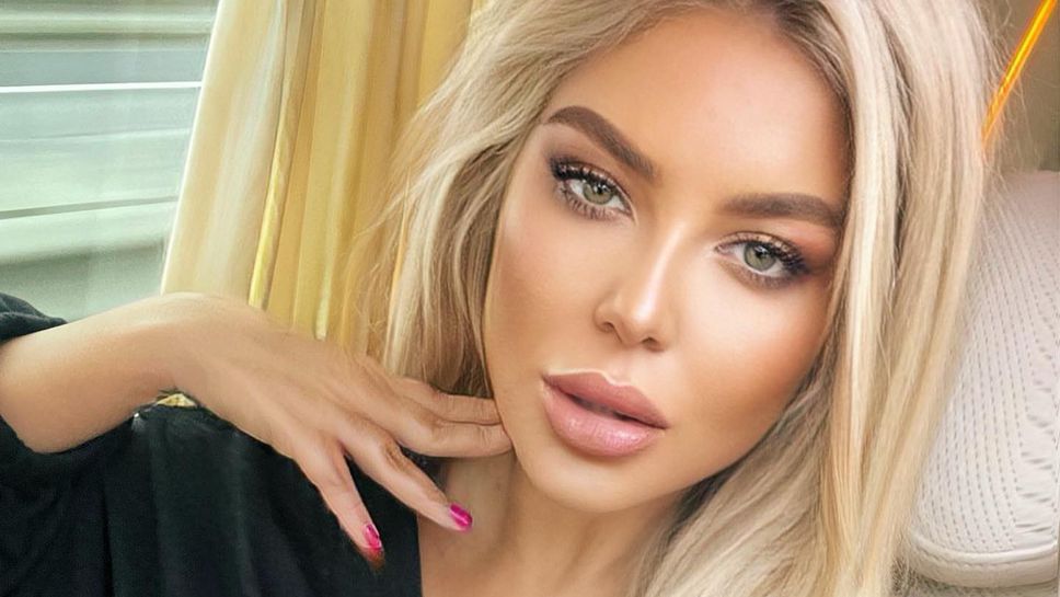 Андреа изкушава от плажа