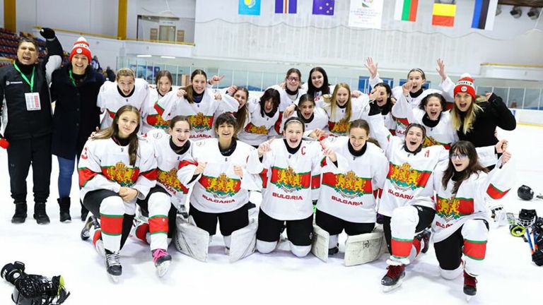 България отстъпи на Исландия на световния шампионат по хокей на лед за девойки в Дивизия II