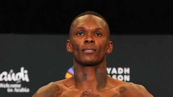 Бившият шампион в средна категория Израел Адесаня ще се опита