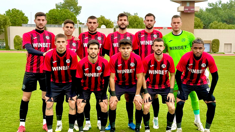 Локомотив Пловдив направи 0 0 с Колос в последната си