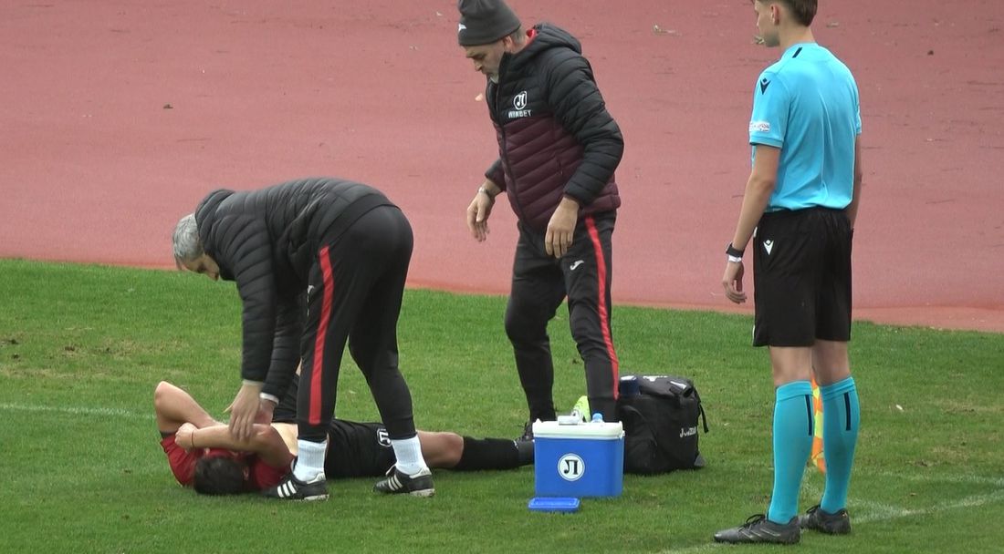 Защитник на Локо (Пд) с контузия