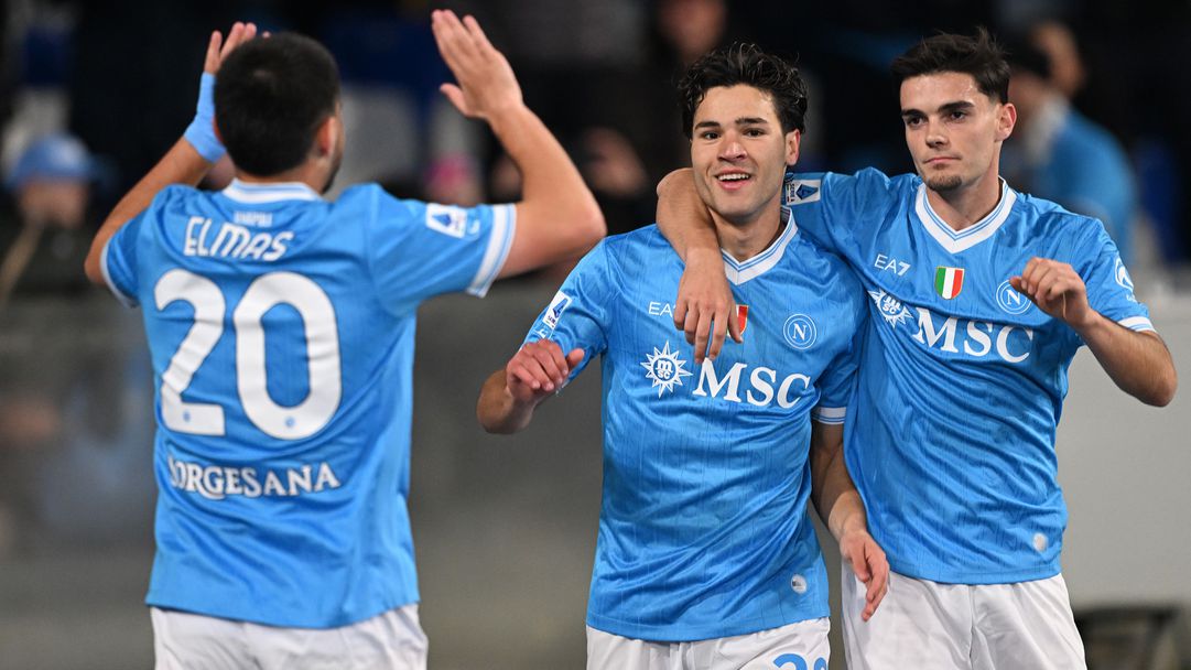 Дебютни голове върнаха Наполи към победите, а Ди Лоренцо стресна своя тим