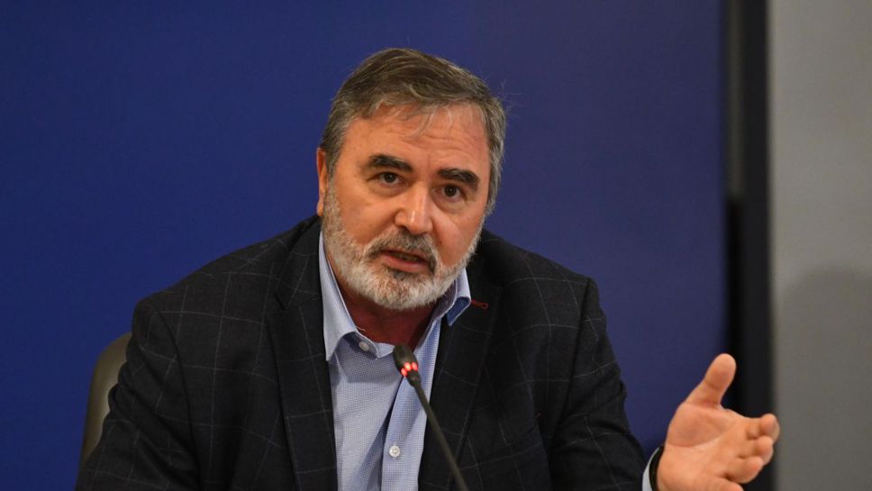 Доцент Кунчев: Ще отворим стадионите тогава, когато може