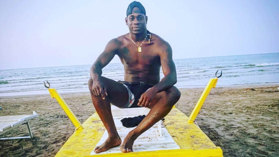 Балотели показа новото си гадже