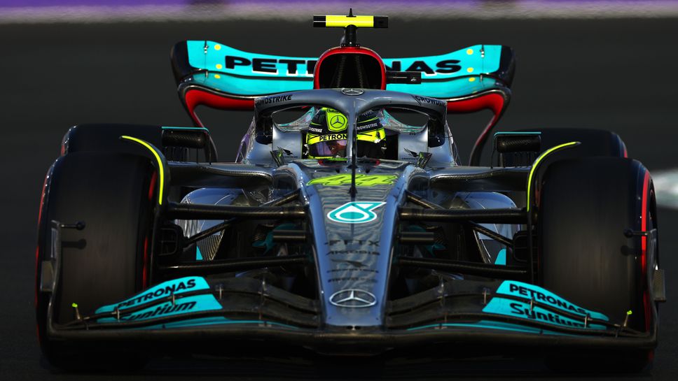 В Мерцедес правят експерименти с W13