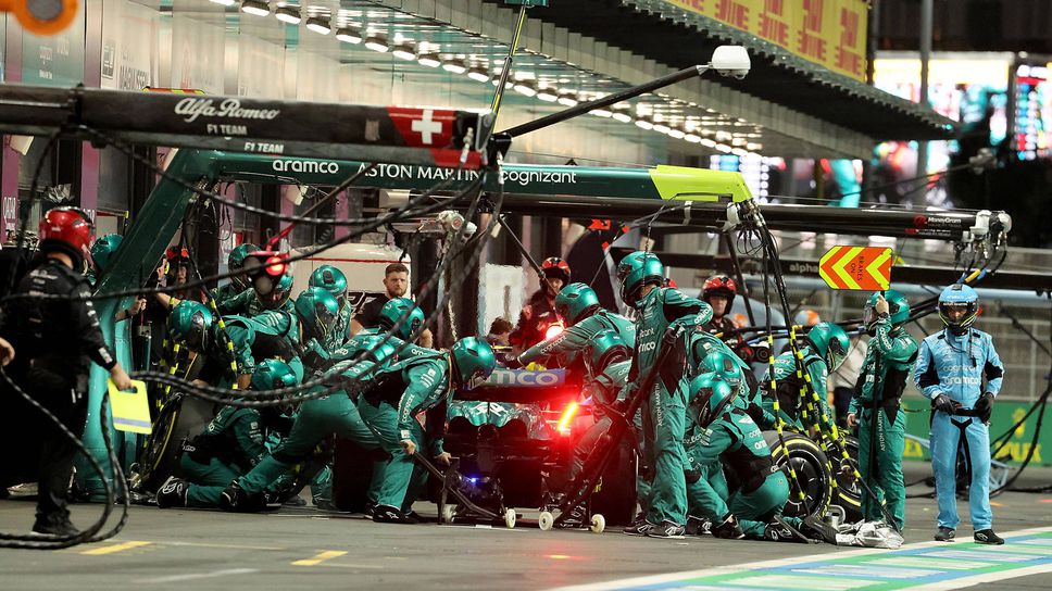 Само по едно спиране в бокса утре?