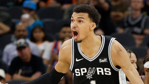 Глобиха Виктор Уембаняма с 25 хиляди долара за хвърляне на топка в трибуните