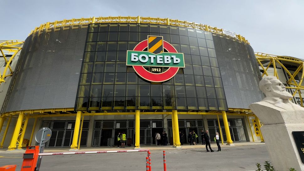 Ботев (Пловдив) посреща Черно Море с нова фасада на централния вход