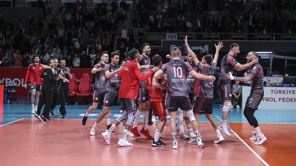 Зираатбанк стана първият полуфиналист в Шампионската лига