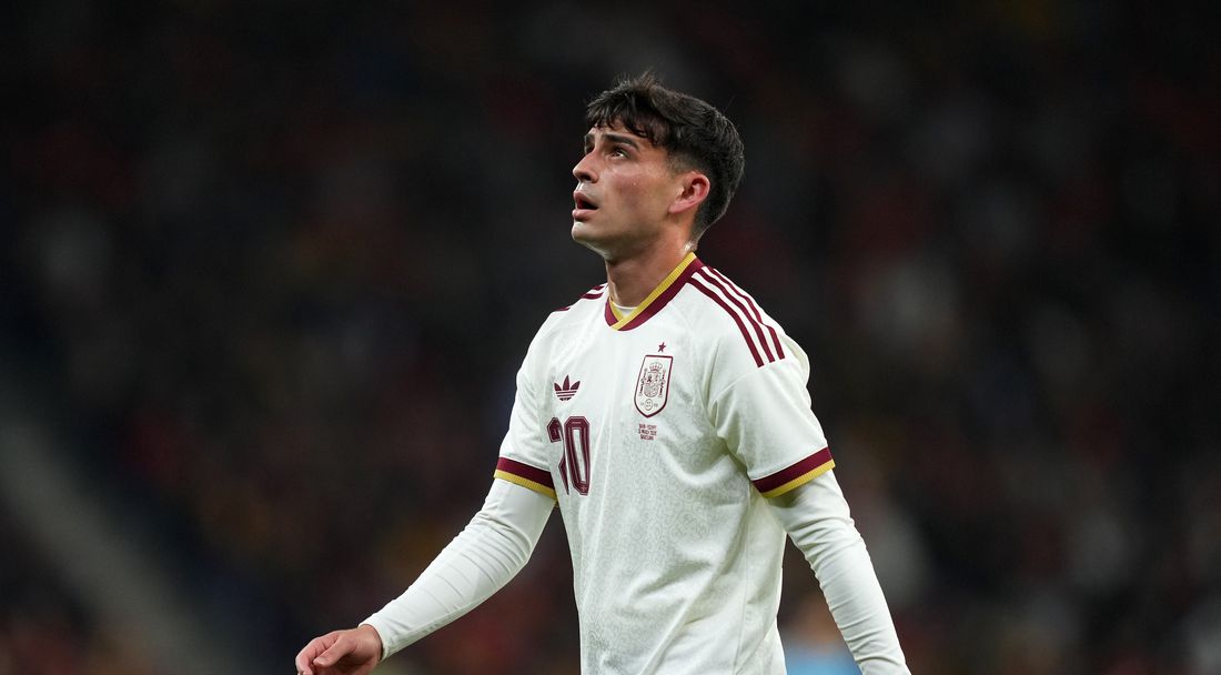 Червен картон от Кабаков и 25 удара не стигнаха на Испания срещу Египет