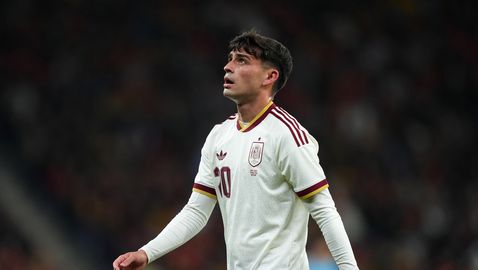 Червен картон от Кабаков и 25 удара не стигнаха на Испания срещу Египет