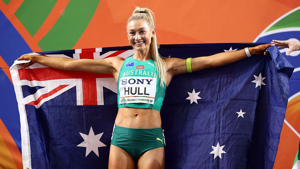 Джесика Хъл се присъединява към звездната селекция в Сямън