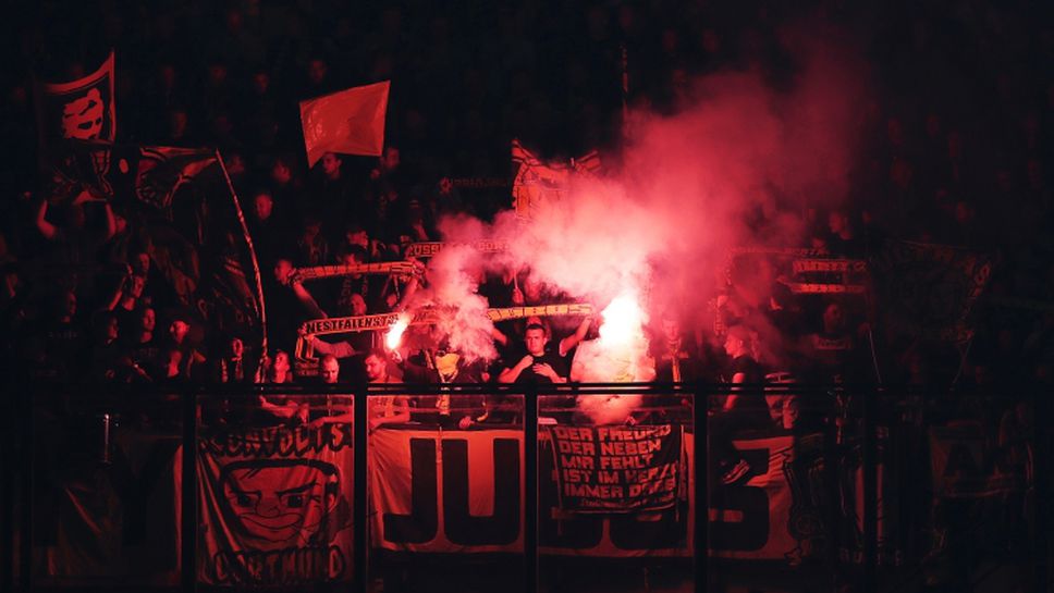 Феновете на Борусия запалиха шалове на Шалке в дербито на Рур