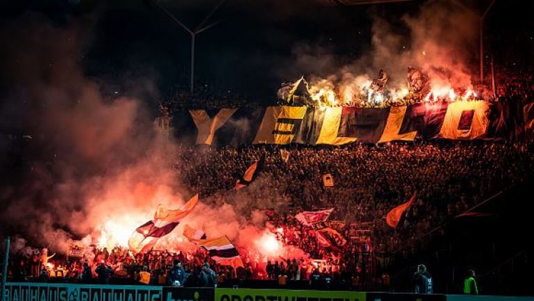 35 000 фенове на Динамо (Дрезден) превзеха стадиона в Берлин