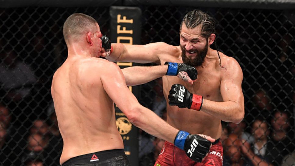 Лекар развали страховитата битка за колана "най-големия гадняр" на UFC 244