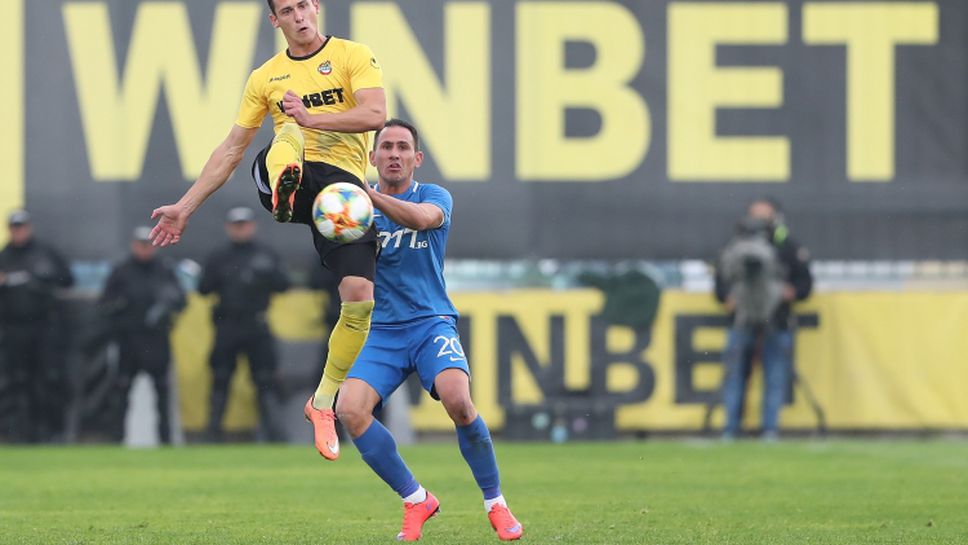 Ботев поведе на Левски в Коматево, Тонев даде аванс на "канарчетата"